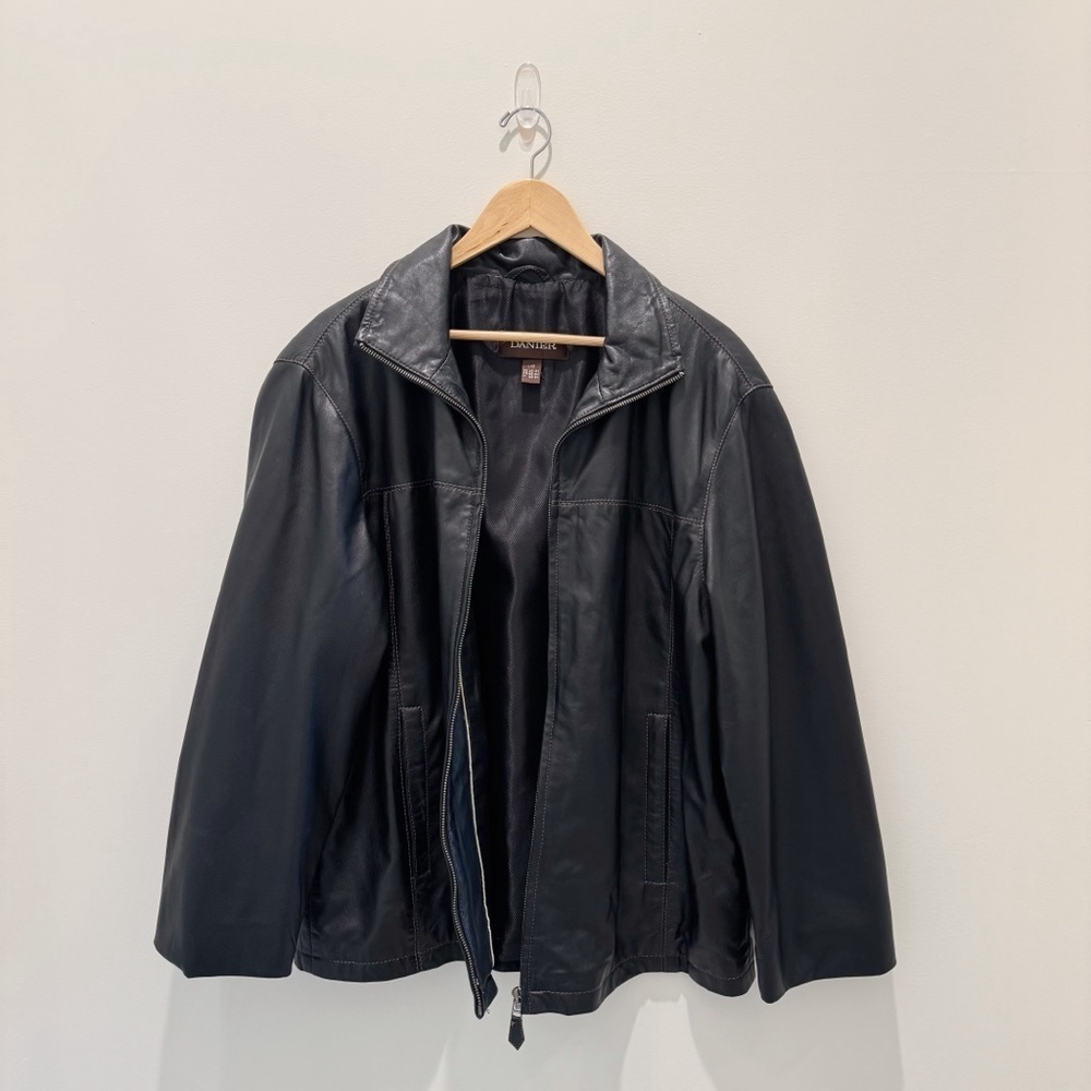 Vintage Danier Genuine Leather Jacket black
Size L